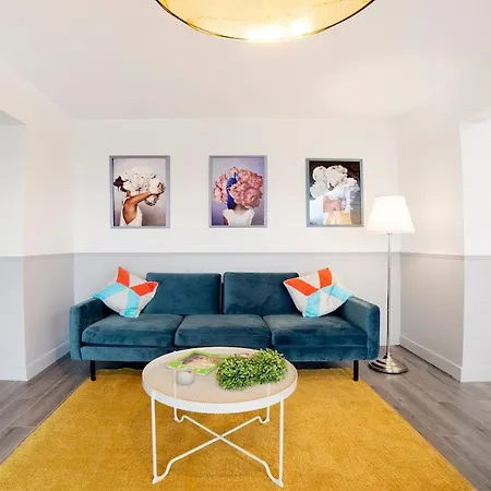 95 Sqm - 4 Bedrooms With Parking דירה ווילג'וף